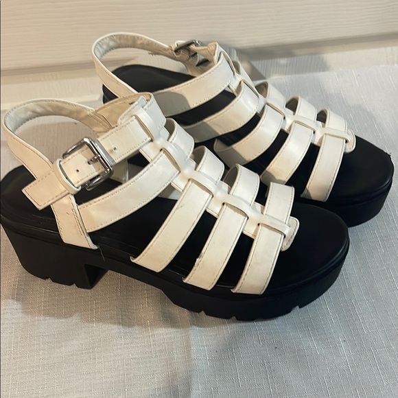 Stylish Black and White Women's Sandals - Picture 2 of 7